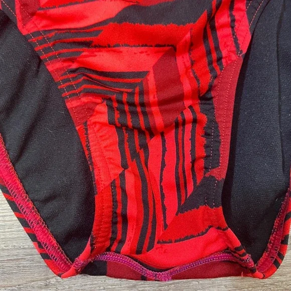 Speedo Endurance+ Angles Free Back One Piece Swimsuit Red Black Chevron Size 28 - Picture 7 of 10